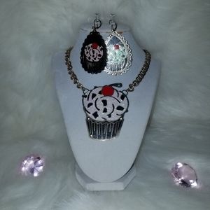 Betsey Johnson Cupcake Gold Necklace Earrings Set